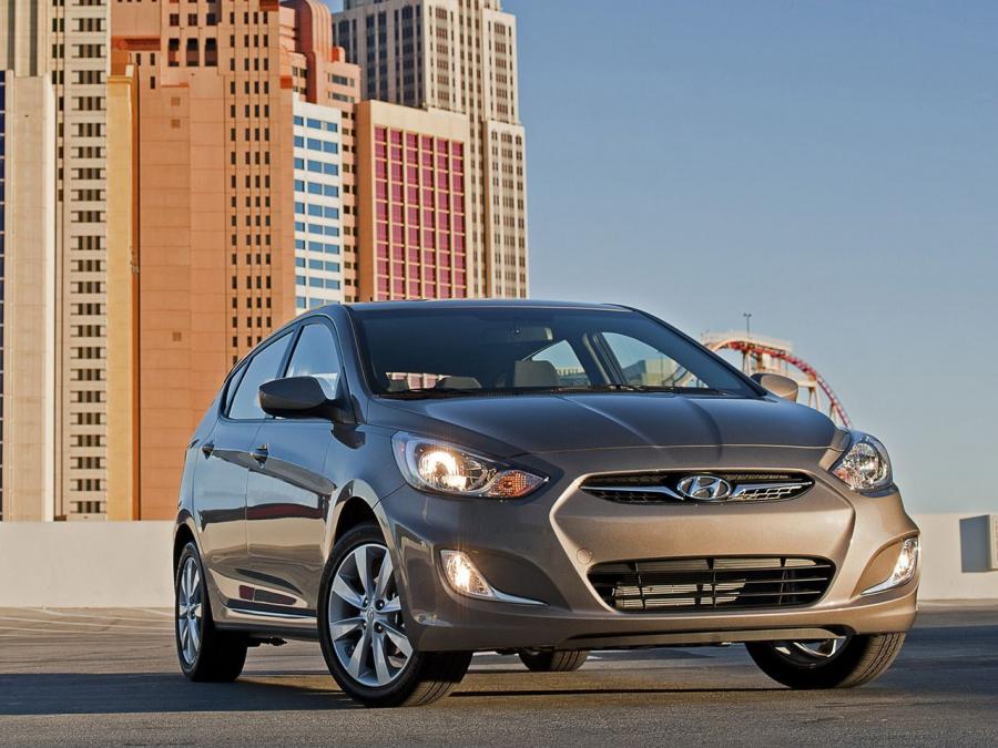  Hyundai Accent 5-Door 2011 года  (US) (фото 10 из 24)